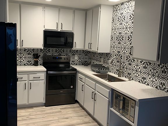 3rd image of 310 Carriage Dr Unit A