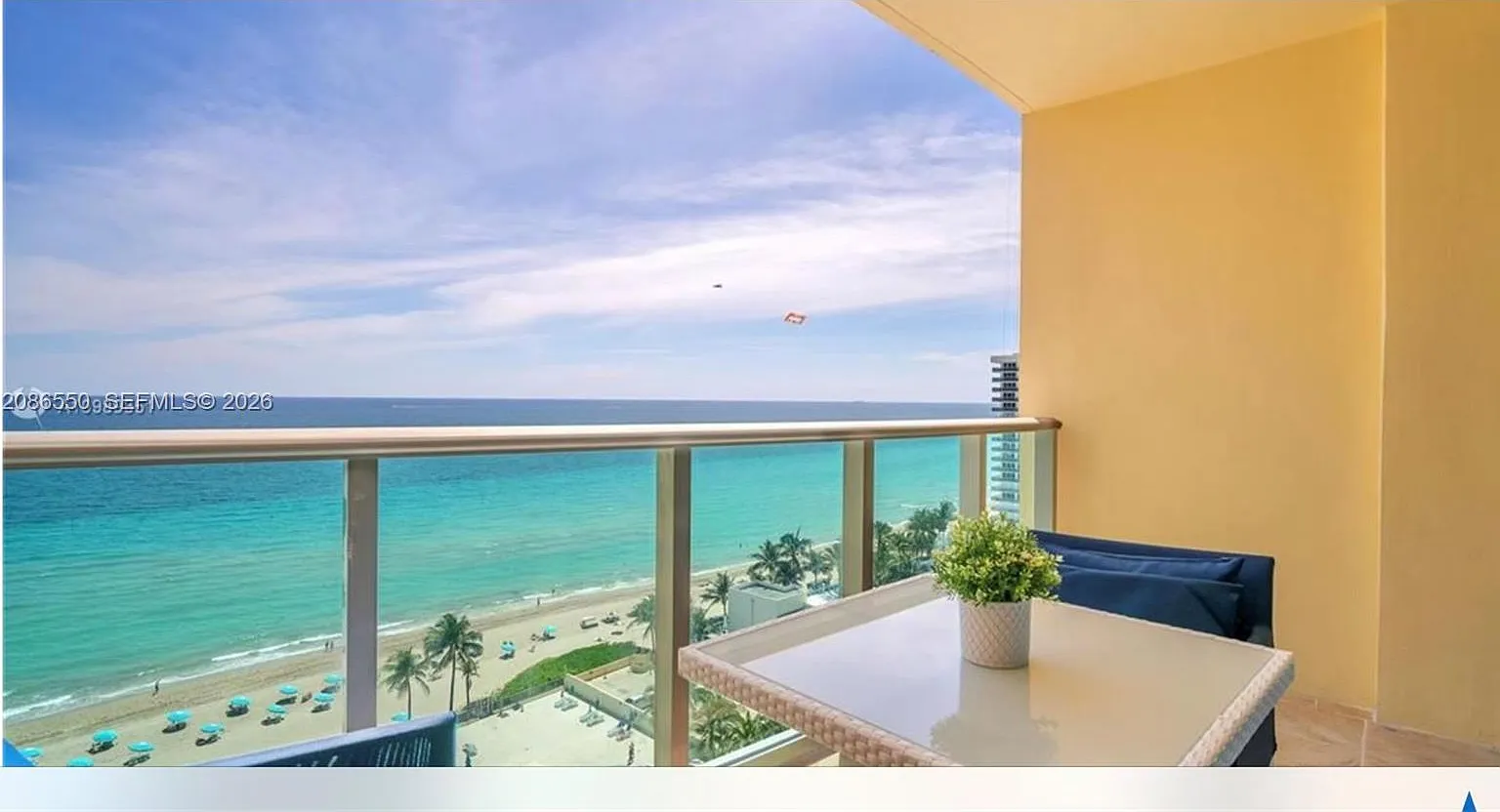 Wave Condo — Photo 1