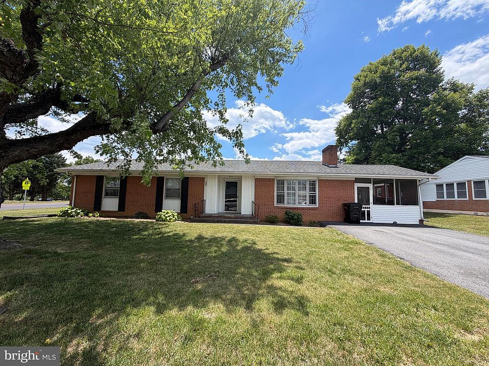 1st image of 302 Wentworth Dr