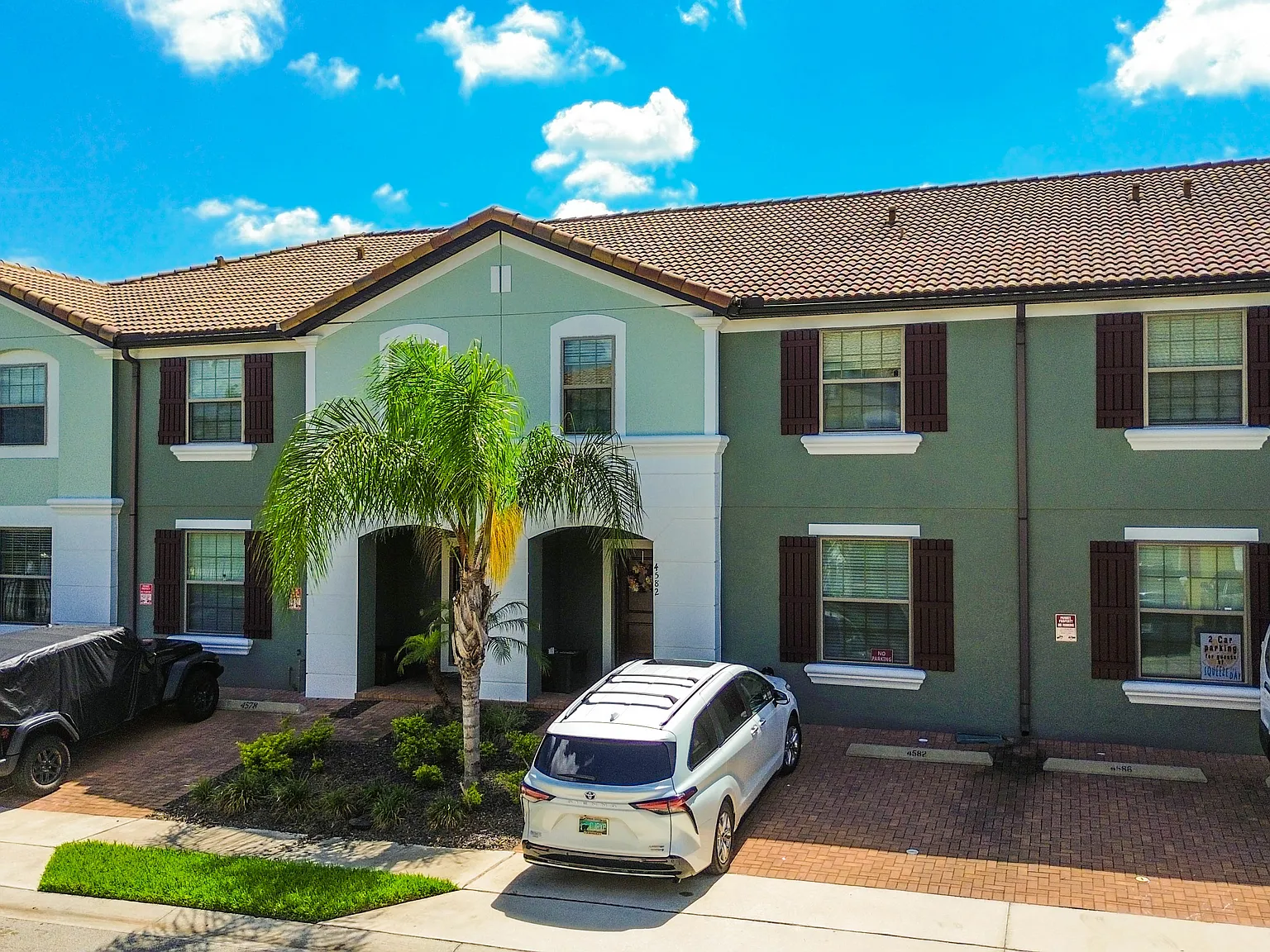 5 bed, 4.5 bath, 2076 sqft, $3,800 — Photo 1