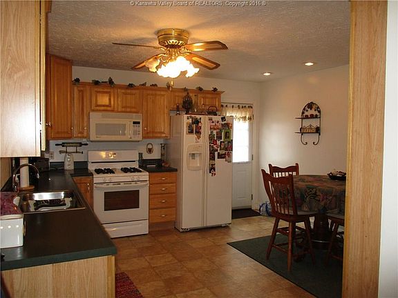 3rd image of 604 Orchard Dr