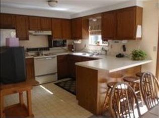 71 Palomino Ln, Bedford, NH 03110
