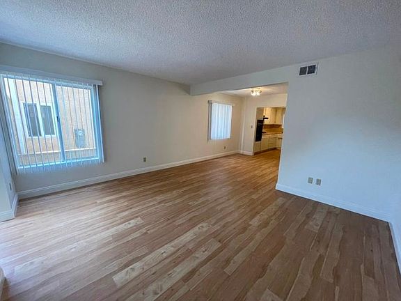 3rd image of 1605 Carver St