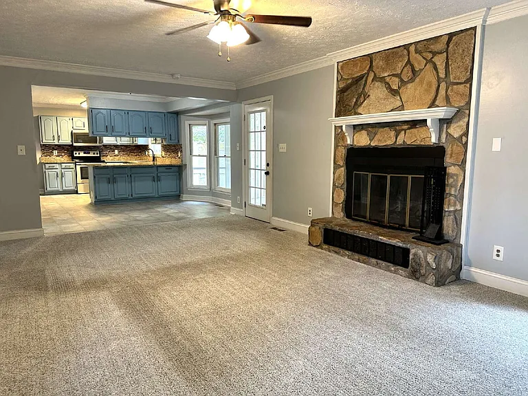 416 Georgetown Cir — Photo 11