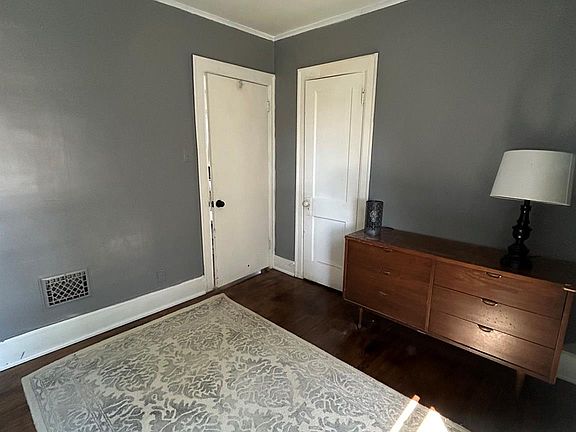 2nd image of 1437 Beard St