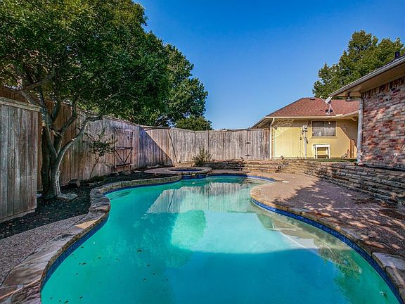 2nd image of 2306 Primrose Dr