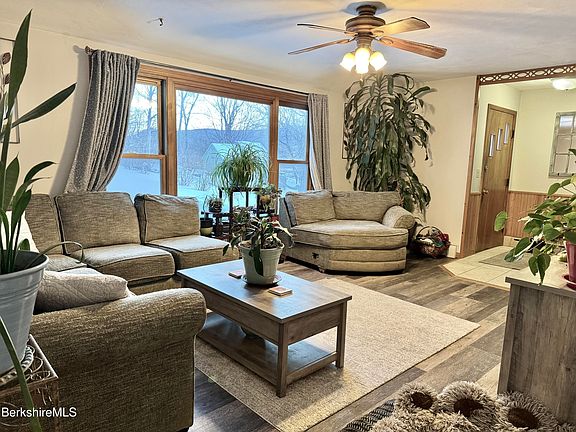 5th image of 8 Frederick Ln