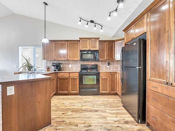 3rd image of 531 Country Meadows Way S
