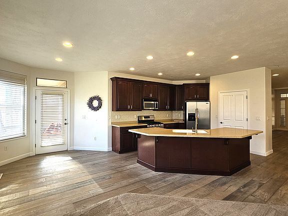 3rd image of 2738 N Turnberry Ln
