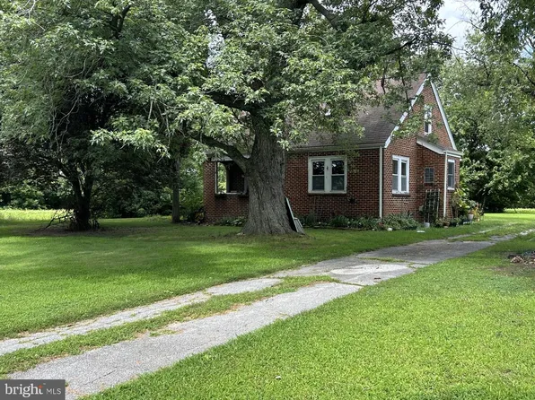 80 Sunset Dr, Mannington, NJ 08079