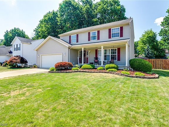 3rd image of 8003 Oak Tree Dr N