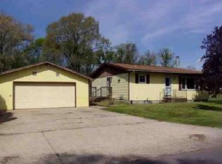 340 S Ash St, Lone Rock, WI 53556