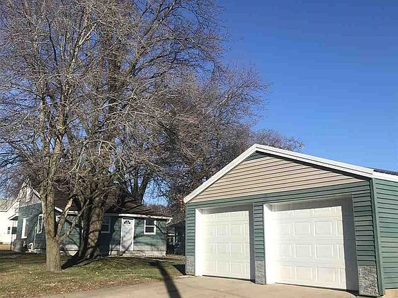 3rd image of 810 L Ave