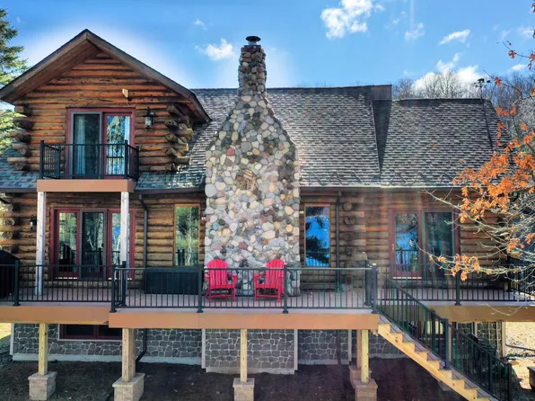 871 207th St, Dresser, WI 54009