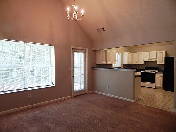 3rd image of 836 Hillandale Ln