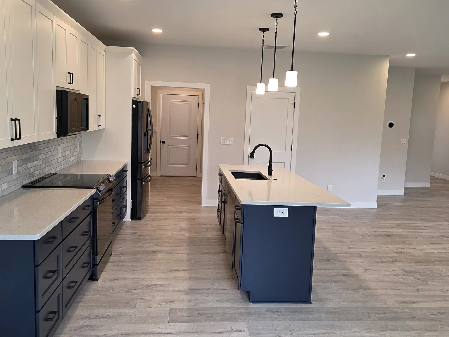 3 bed, 2.5 bath, 1500 sqft, $2,800 — Photo 4