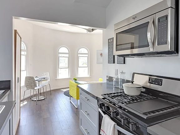 3rd image of 3209 Descanso Dr APT 30