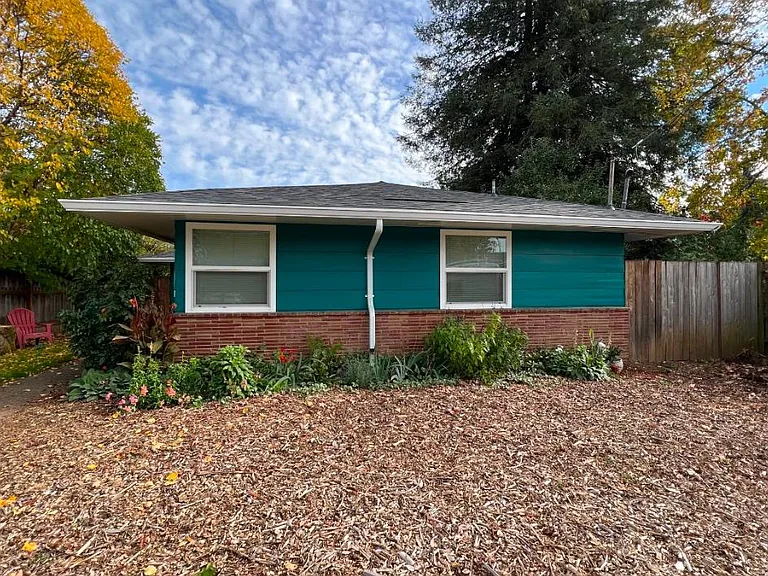 N Alma Ave — Photo 2