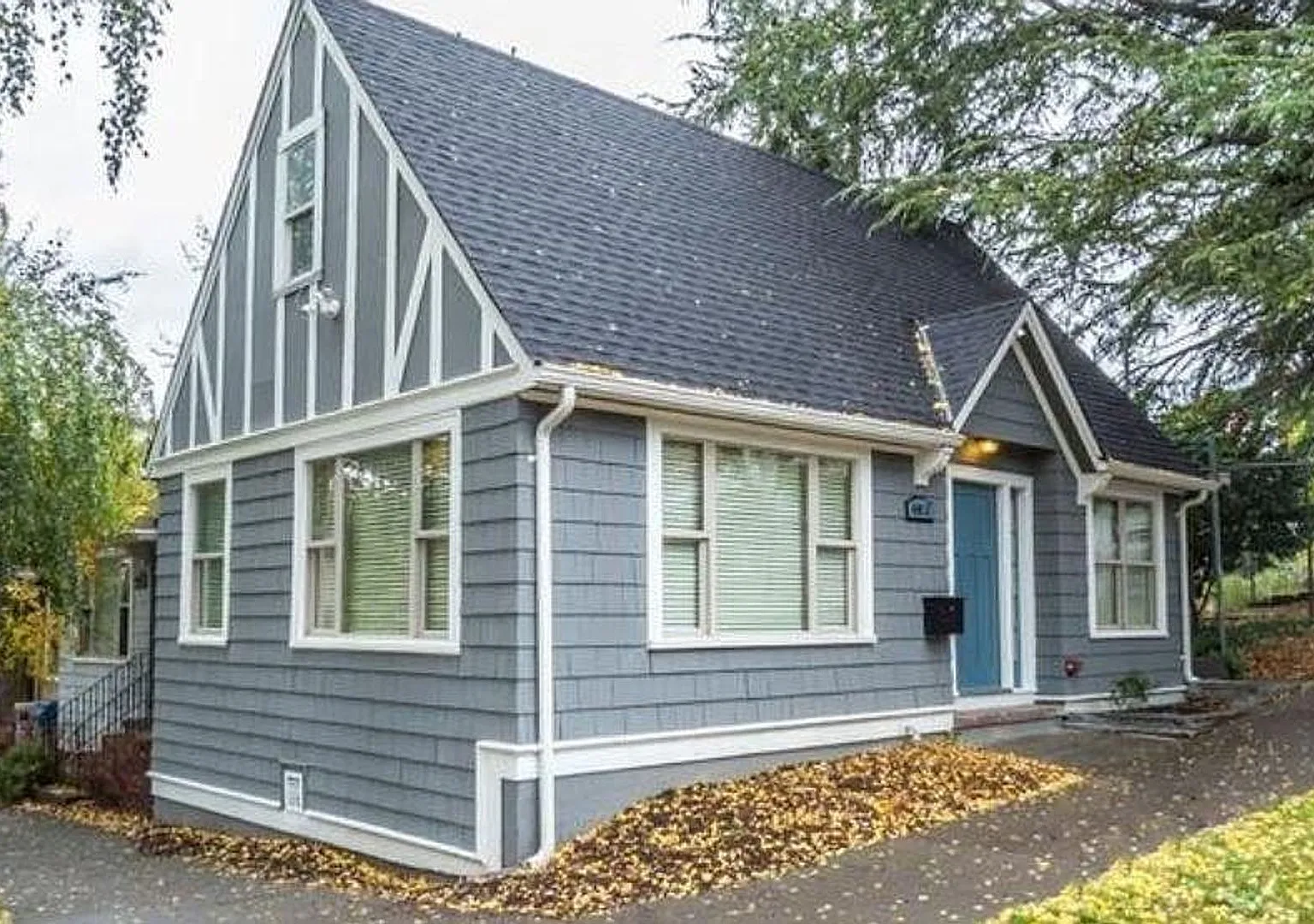 U District - Beautiful 2 Bed / 2 Bath Townhouse — Photo 2