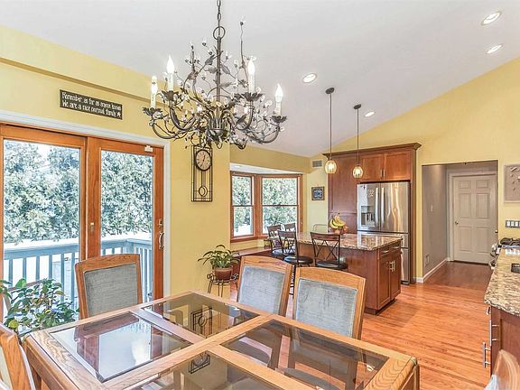 3rd image of 61 Mobrey Ln