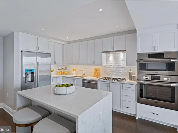 925 N Fairfax St Unit 706, Alexandria, VA 22314