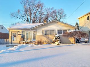 32572 Kathryn St, Garden City, MI 48135