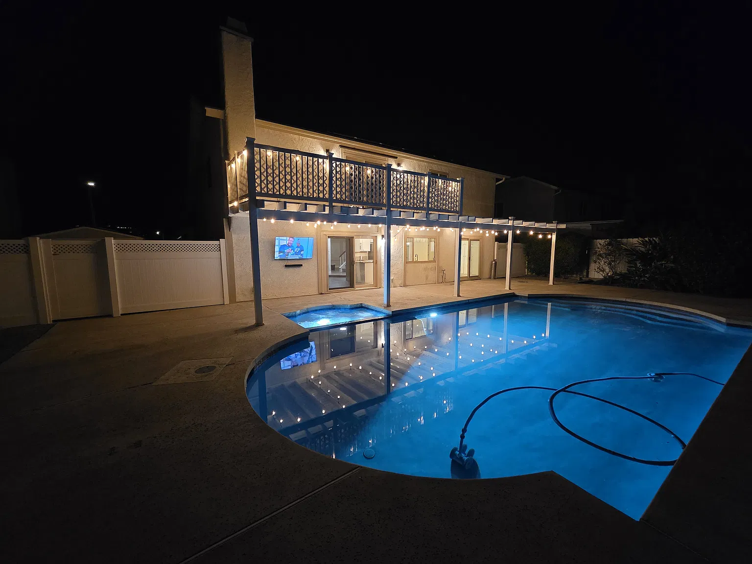 4 bed, 2190 sqft, $5,450 — Photo 2