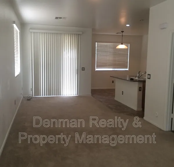 3914 S 52nd Ln — Photo 2
