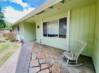 545 67th St, Springfield, OR 97478