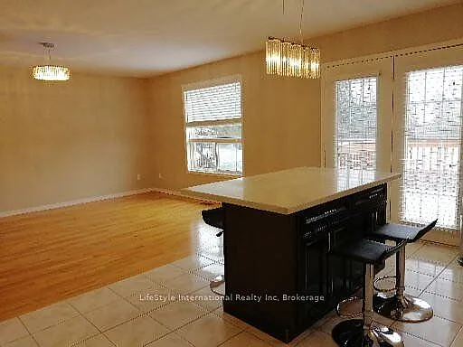 22 Clairfields Dr W #MAIN — Photo 8