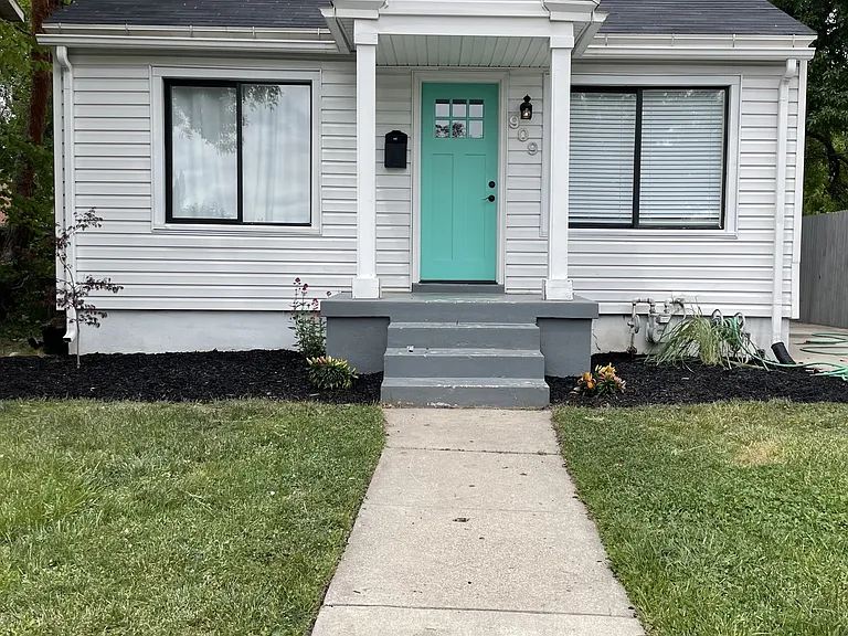 909 E Crandall Ave — Photo 1