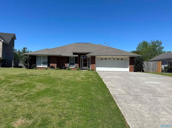 102 Sandpiper Ct SW, Huntsville, AL 35824