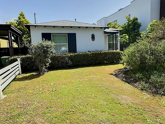 3rd image of 3484 Ashwood Ave
