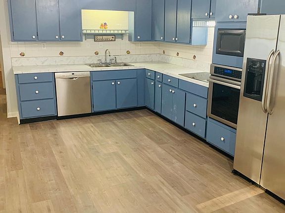 Kitchen with upscale appliances