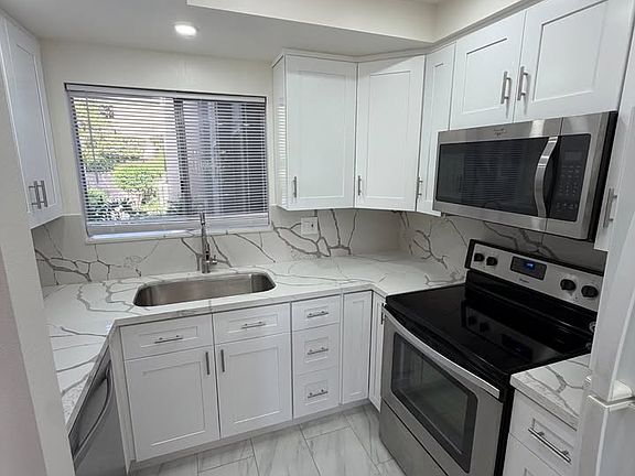 3rd image of 221 Oak Leaf Dr #104