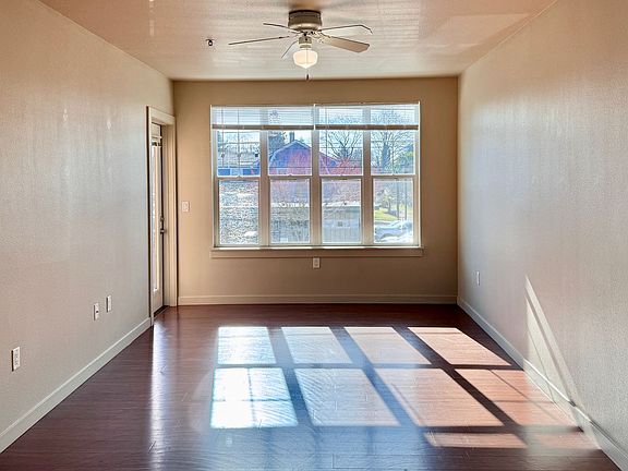 2nd image of 4429 NE Fremont St #213
