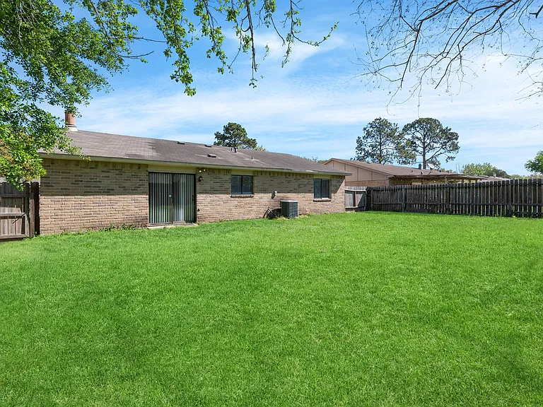 17615 Autumn Hills Dr — Photo 29