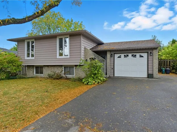 111 Britten Clos, Hamilton, ON L9C 4K1