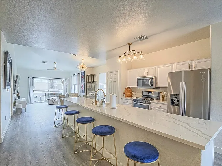 817 Peachy Canyon Cir #203 — Photo 1