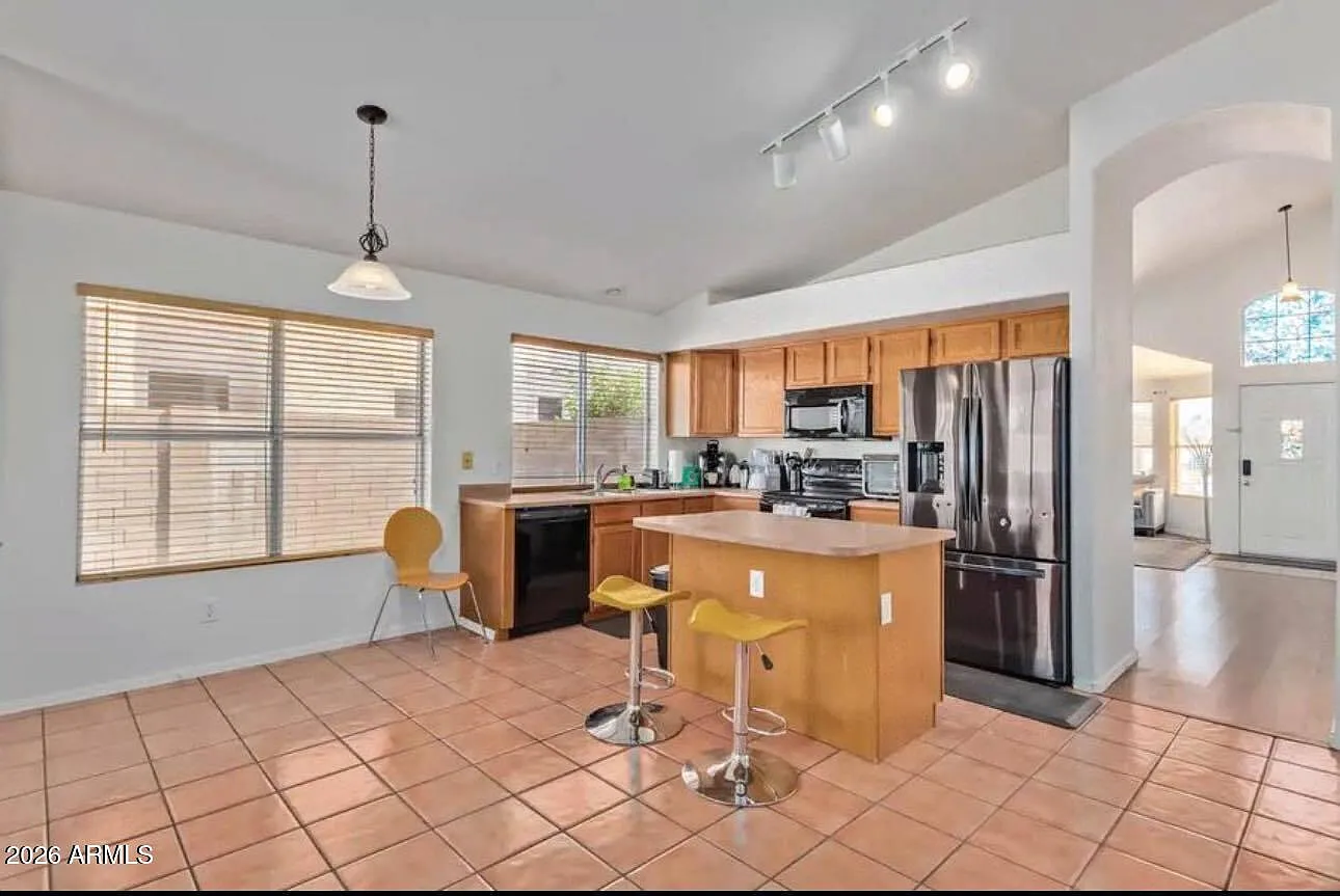 3 bed, 2.0 bath, 1667 sqft, $2,700 — Photo 2