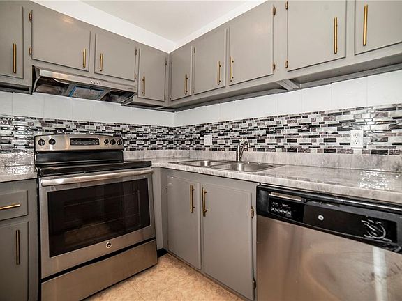 4th image of 251 SW Lincoln Cir N APT 3210