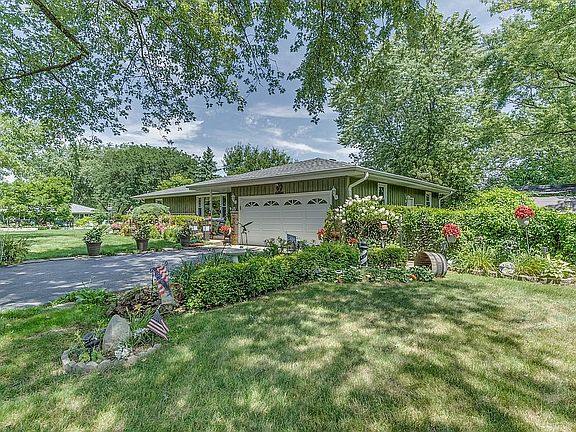 3rd image of 226 Somerset Ct