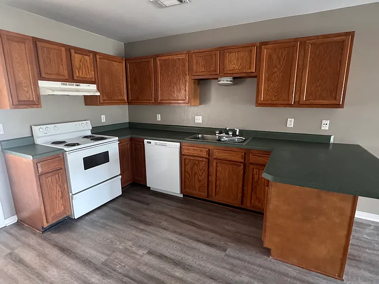 StoneBridge Apartments — Photo 9
