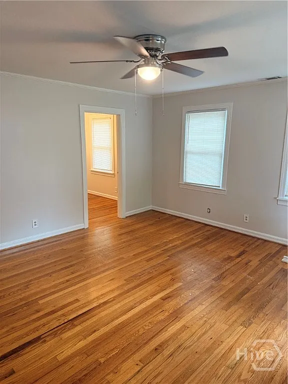 3 bed, 1.0 bath, 999 sqft, $2,300 — Photo 1