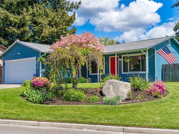 Beautiful curb appeal!