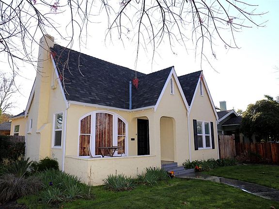3rd image of 1230 E Bremer Ave