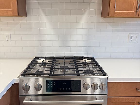5th image of 640 Spruce St