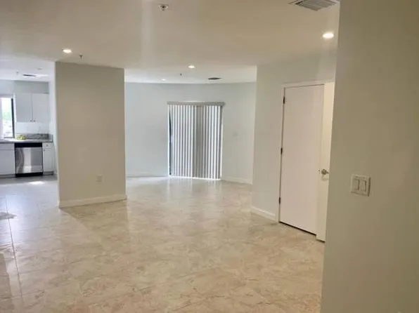 780 E 9th St, Hialeah, FL 33010