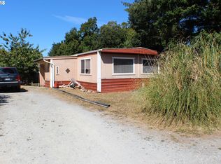 1135 2nd St NE, Bandon, OR 97411