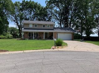 12522 Glen Oak Ct, Granger, IN 46530
